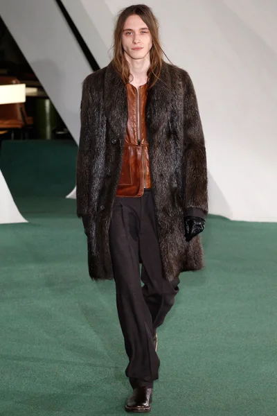 Look 19